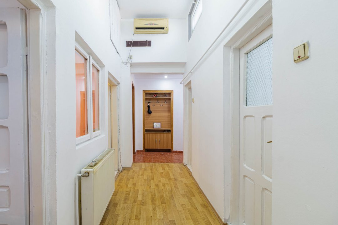 Casa Rahova 4 camere, 2 bucatarii, curte individuala