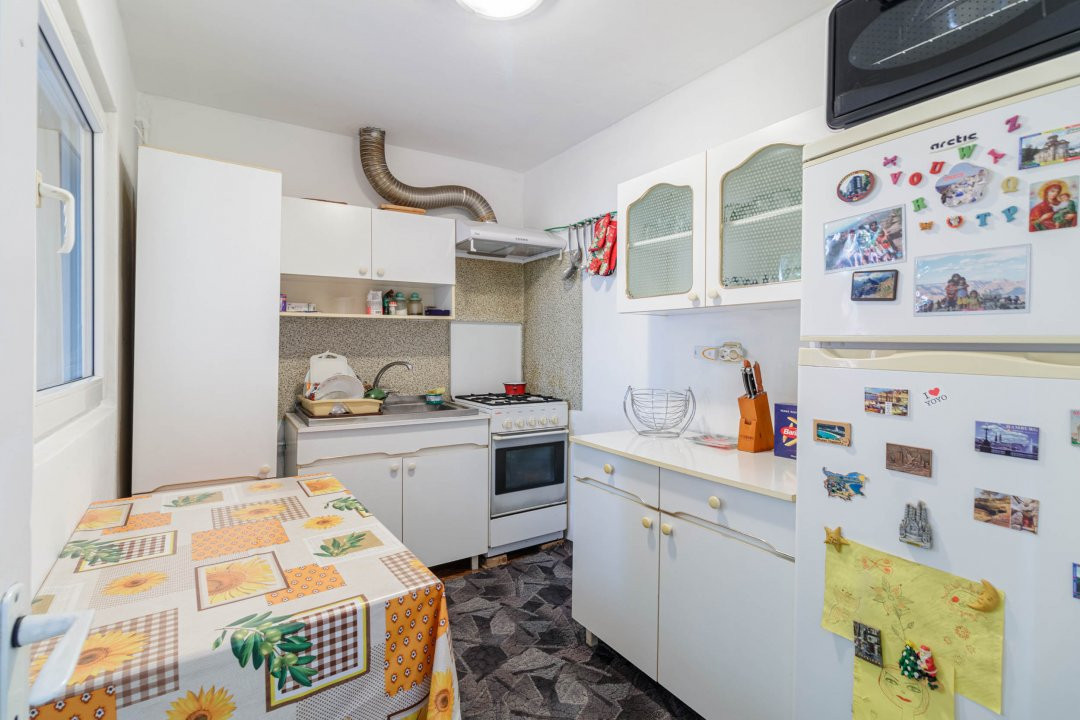Casa Rahova 4 camere, 2 bucatarii, curte individuala