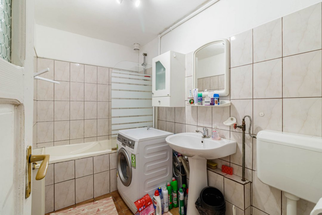 Casa Rahova 4 camere, 2 bucatarii, curte individuala