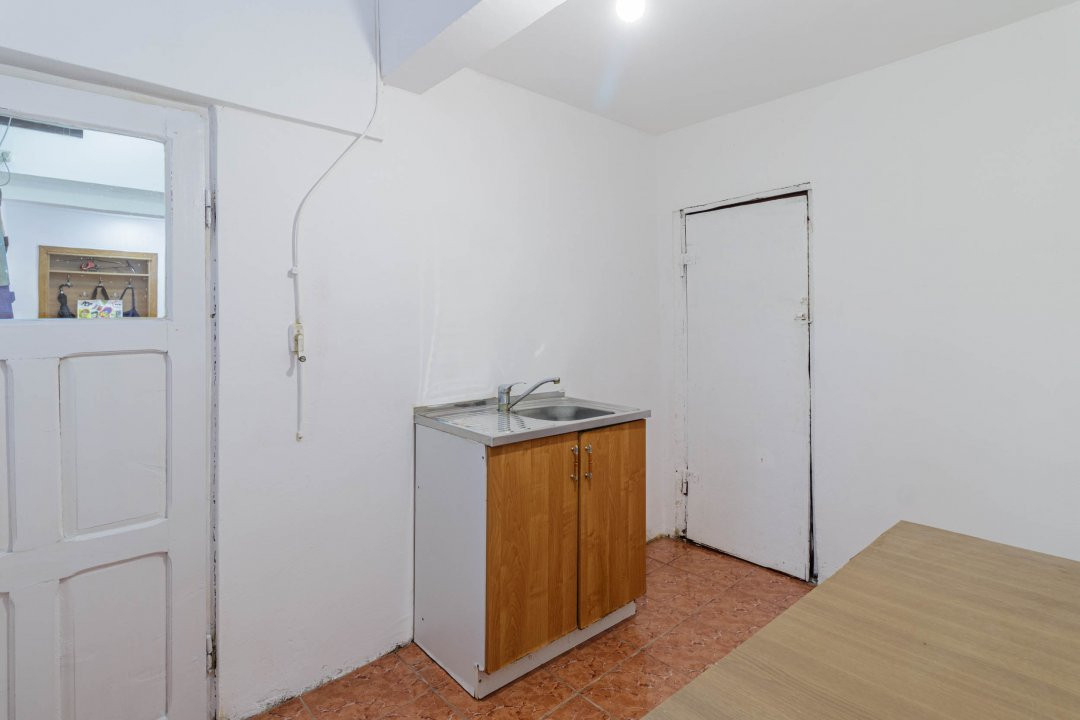 Casa Rahova 4 camere, 2 bucatarii, curte individuala