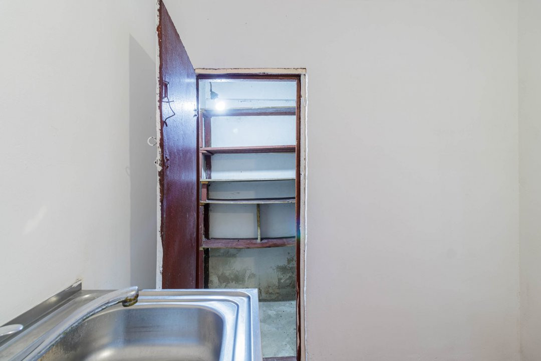 Casa Rahova 4 camere, 2 bucatarii, curte individuala
