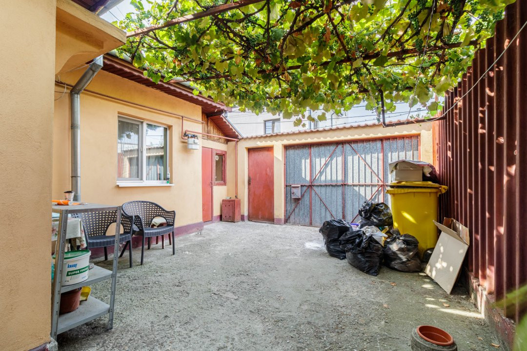 Casa Rahova 4 camere, 2 bucatarii, curte individuala