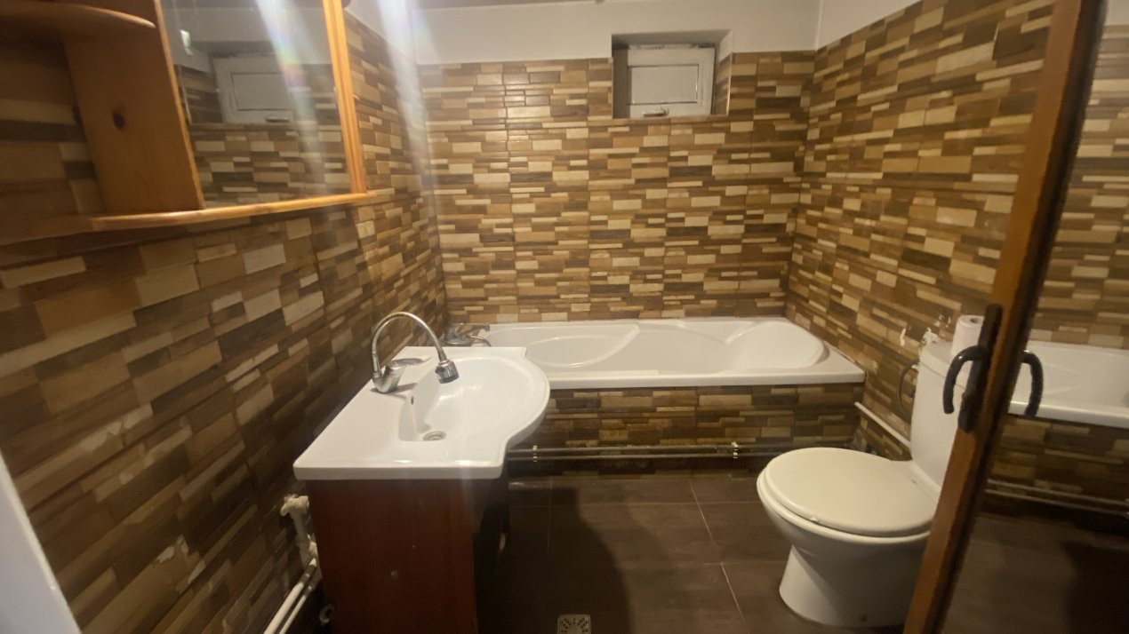 Spațiu/casă de închiriat Calea Câmpulung. 0% Comision