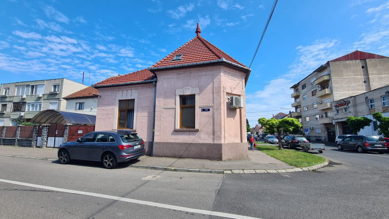 De Vânzare Casă Semicentral