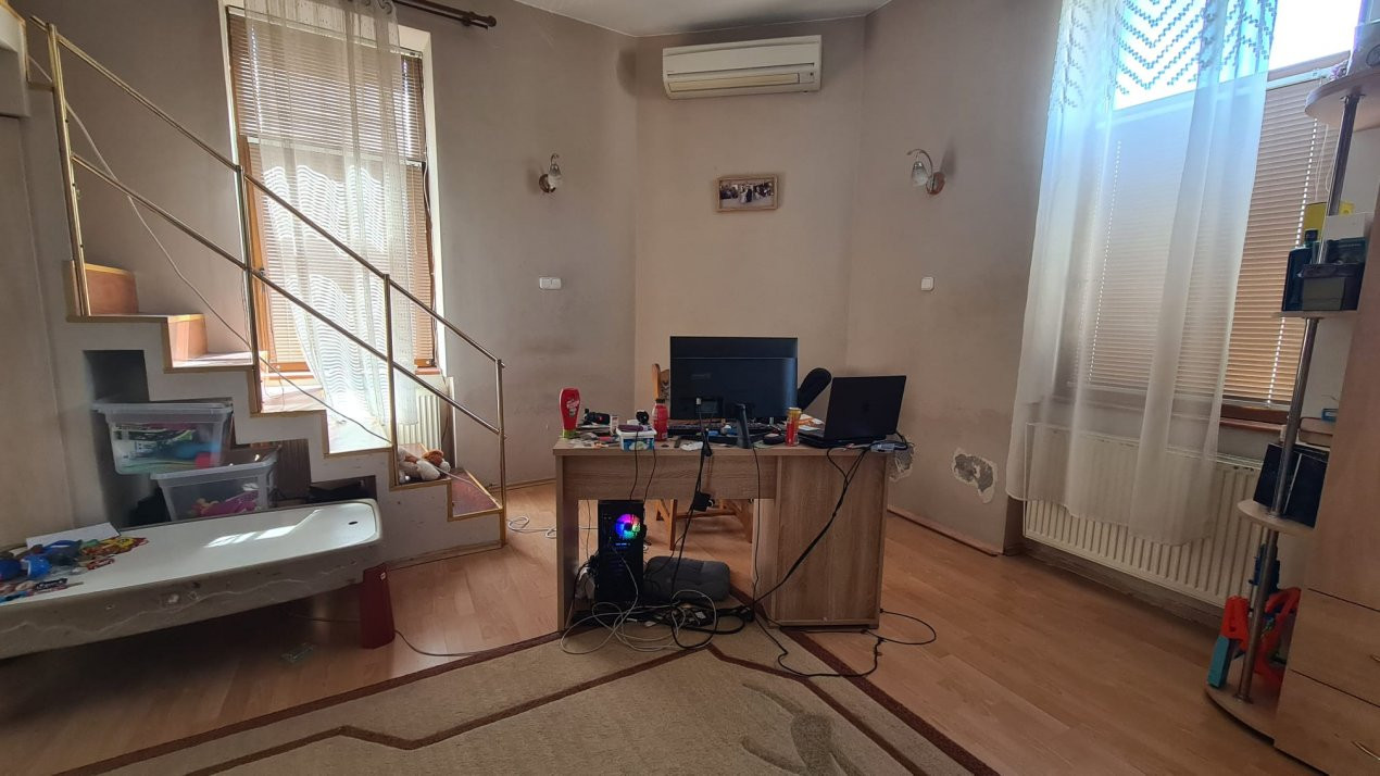 De Vânzare Casă Semicentral
