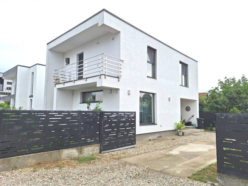Casa Pitesti la cheie ,4 camere-Langa Pensiunea Cora