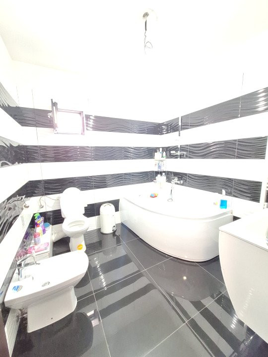 Casa Pitesti la cheie ,4 camere-Langa Pensiunea Cora