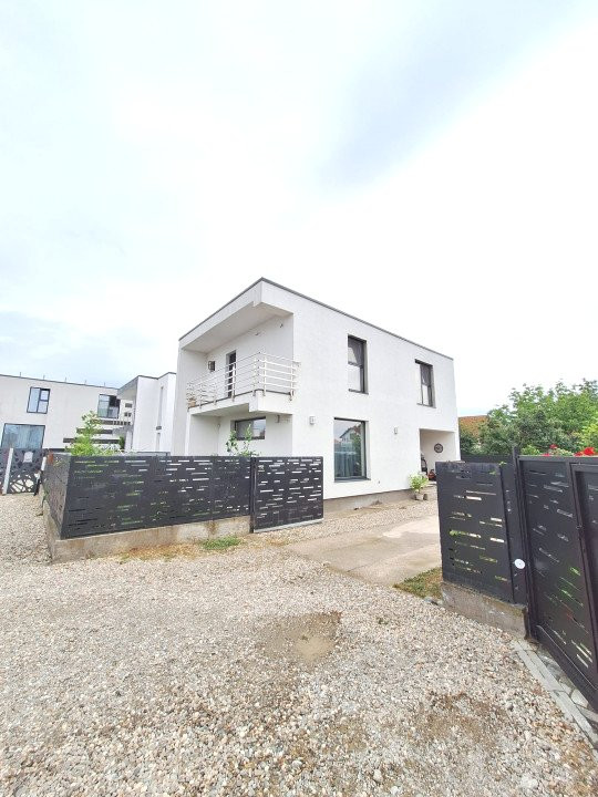 Casa Pitesti la cheie ,4 camere-Langa Pensiunea Cora