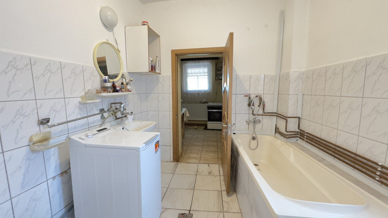 Casă 4 camere, Teren 3.489 mp Str.Petofi Șandor Nr.99 - Carei 