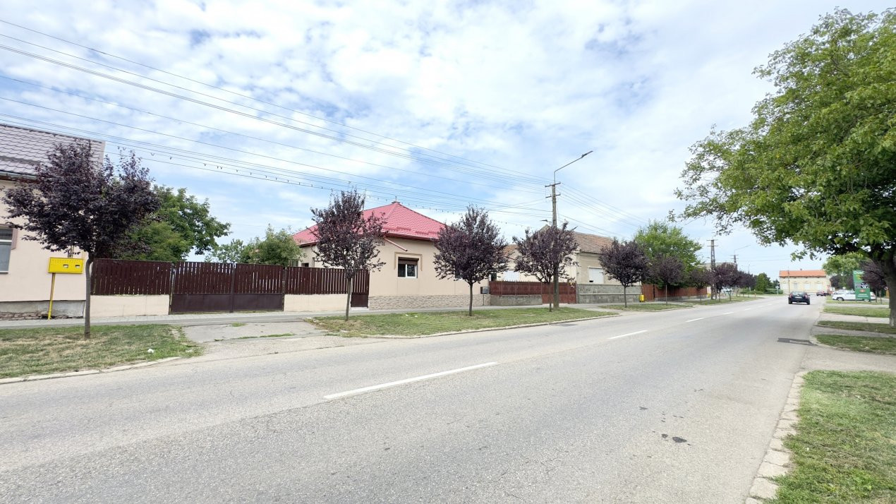 Casă 4 camere, Teren 3.489 mp Str.Petofi Șandor Nr.99 - Carei 