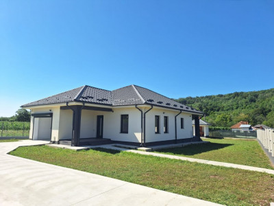 Casă de vânzare în Drăganu, jud. Argeș – priveliște de poveste, confort modern!