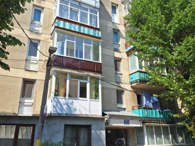 Apartament 3 camere Razboieni, etaj 3/4