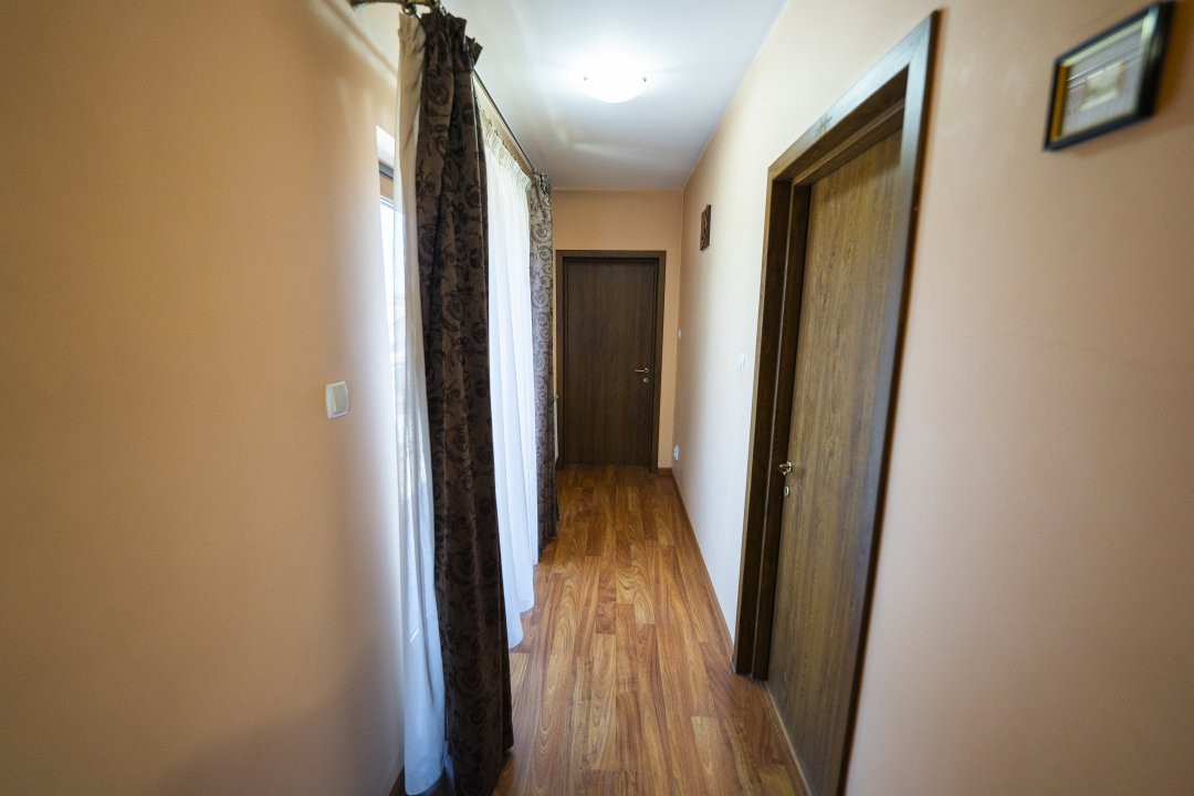 Casa 8 camere, 326 mp utili, teren 600 mp – cartier Rovine-Lapus Arges