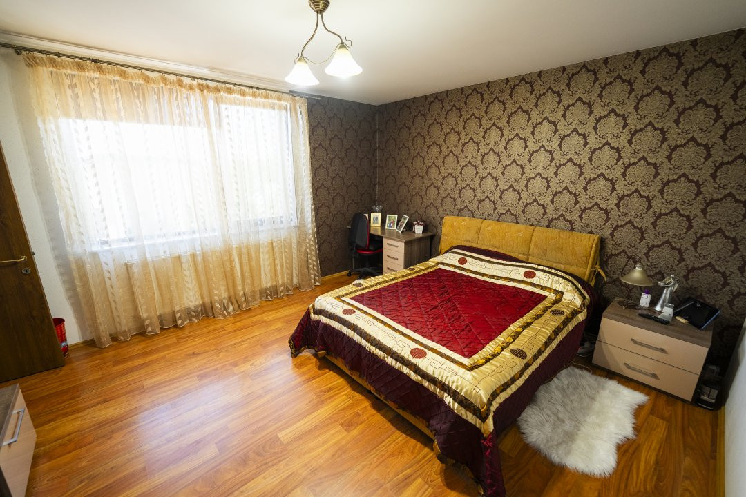 Casa 8 camere, 326 mp utili, teren 600 mp – cartier Rovine-Lapus Arges