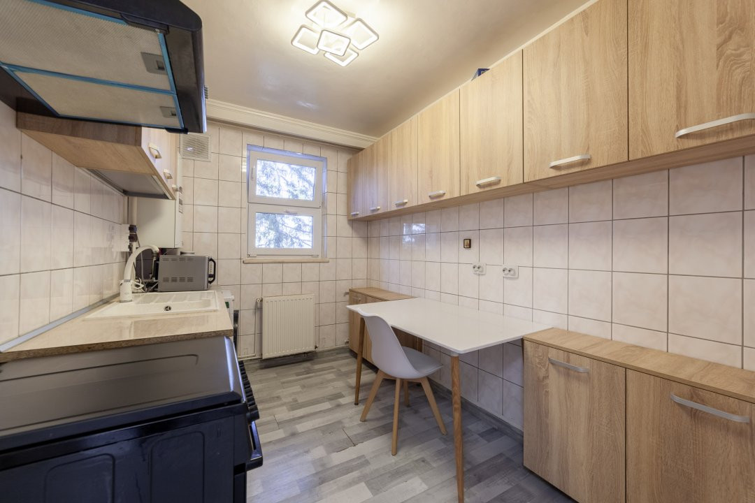 Ultracentral Primarie Pitești – ap. 2 camere + loc de parcare, decomandat