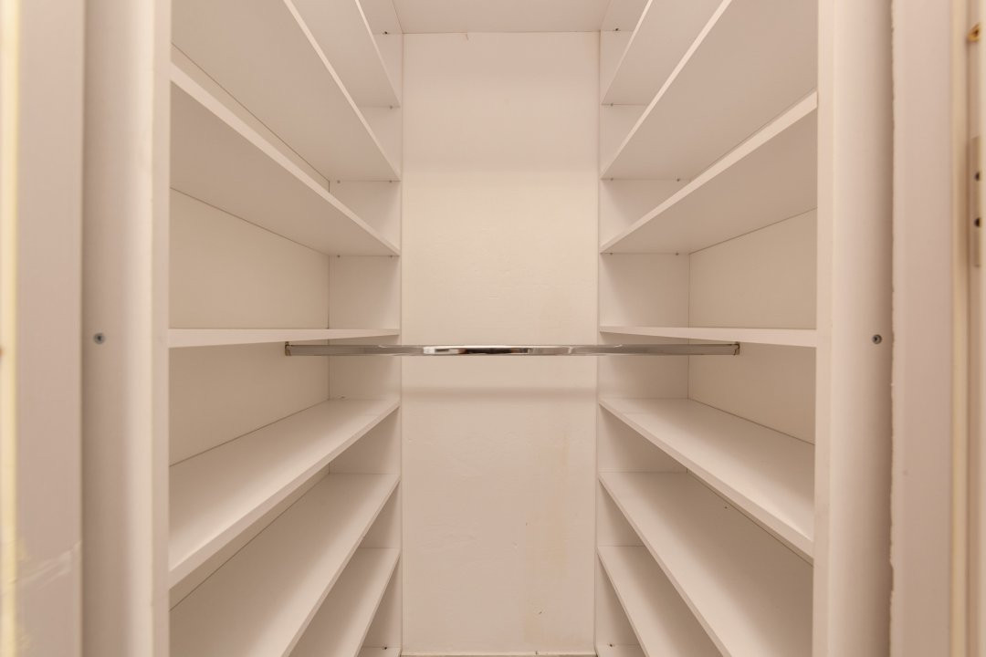 Ultracentral Primarie Pitești – ap. 2 camere + loc de parcare, decomandat