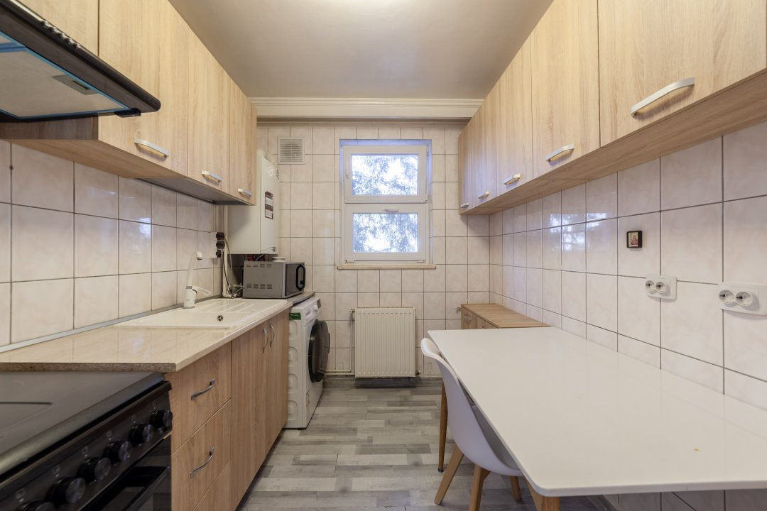 Ultracentral Primarie Pitești – ap. 2 camere + loc de parcare, decomandat