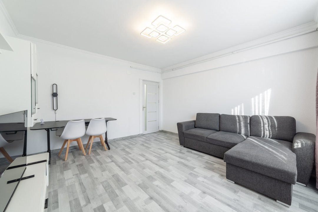 Ultracentral Primarie Pitești – ap. 2 camere + loc de parcare, decomandat