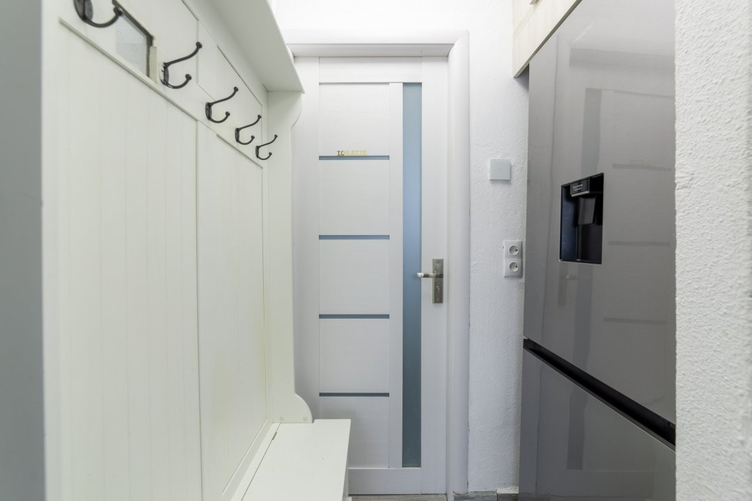 Ultracentral Primarie Pitești – ap. 2 camere + loc de parcare, decomandat