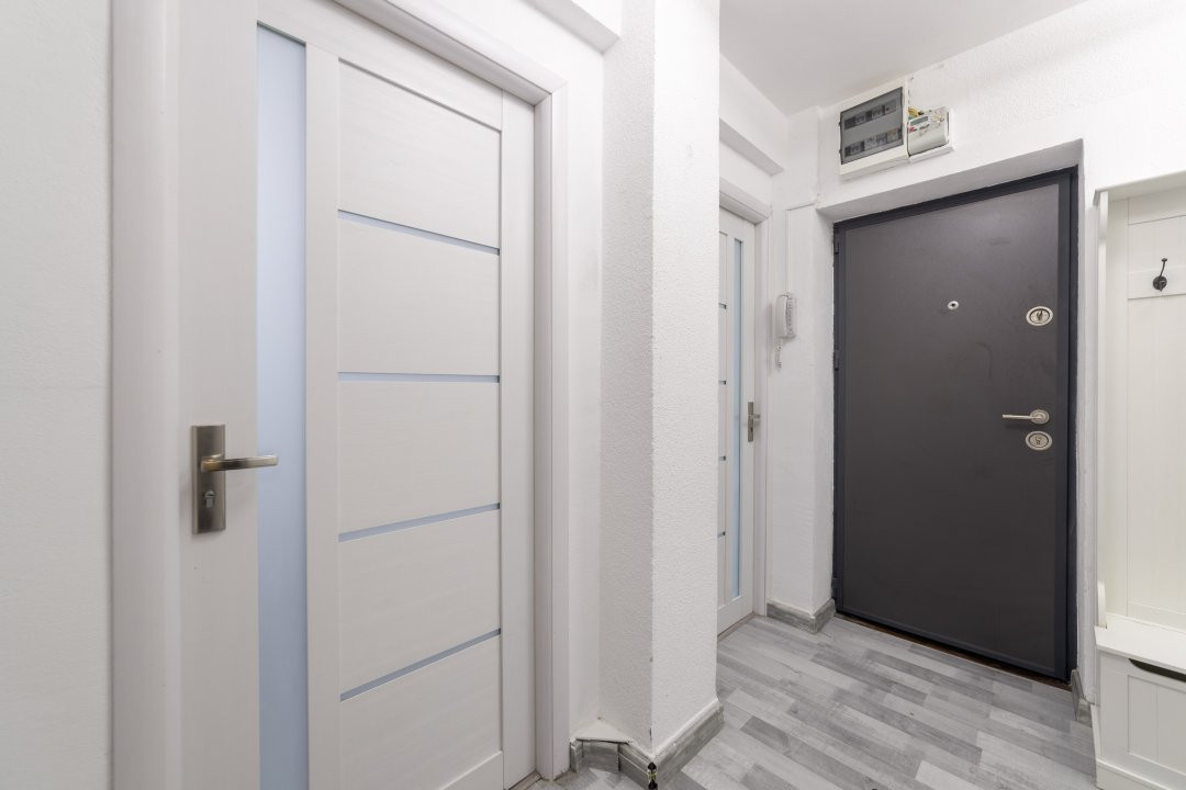 Ultracentral Primarie Pitești – ap. 2 camere + loc de parcare, decomandat