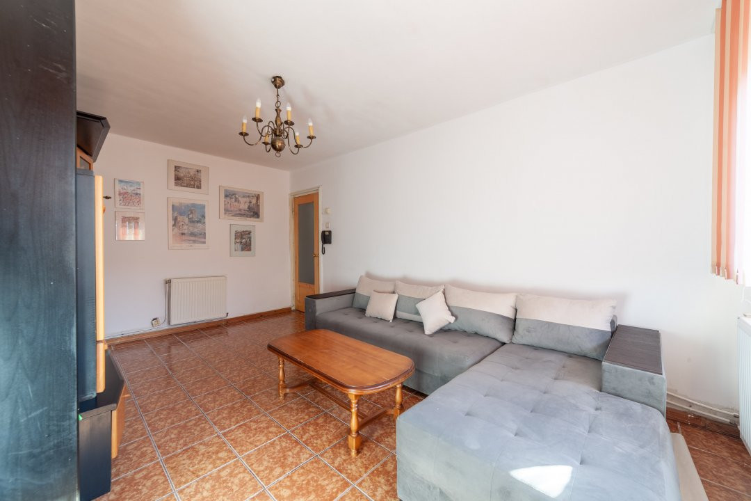 Apartament de 3 camere Câmpulung zona Visoi