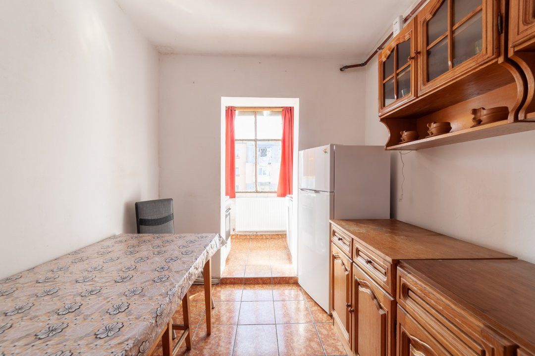 Apartament de 3 camere Câmpulung zona Visoi