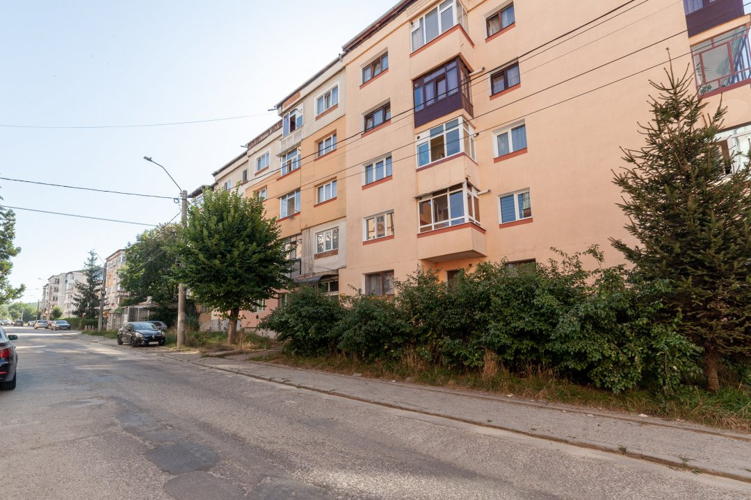 Apartament de 3 camere Câmpulung zona Visoi