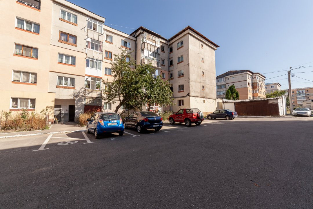 Apartament de 3 camere Câmpulung zona Visoi