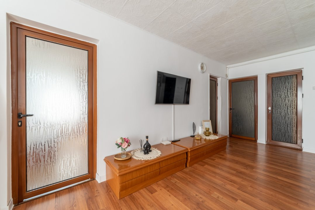 De vanzare- Apartament 3 camere Pitesti-zona Ultracentrala!