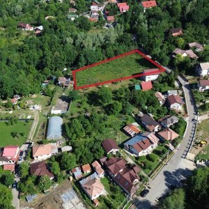 Teren intravilan Cornu de Jos, 1442 mp, toate utilitatile, deschidere 21 m