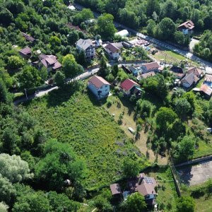 Teren intravilan Cornu de Jos, 1442 mp, toate utilitatile, deschidere 21 m