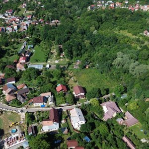 Teren intravilan Cornu de Jos, 1442 mp, toate utilitatile, deschidere 21 m