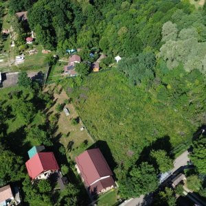 Teren intravilan Cornu de Jos, 1442 mp, toate utilitatile, deschidere 21 m