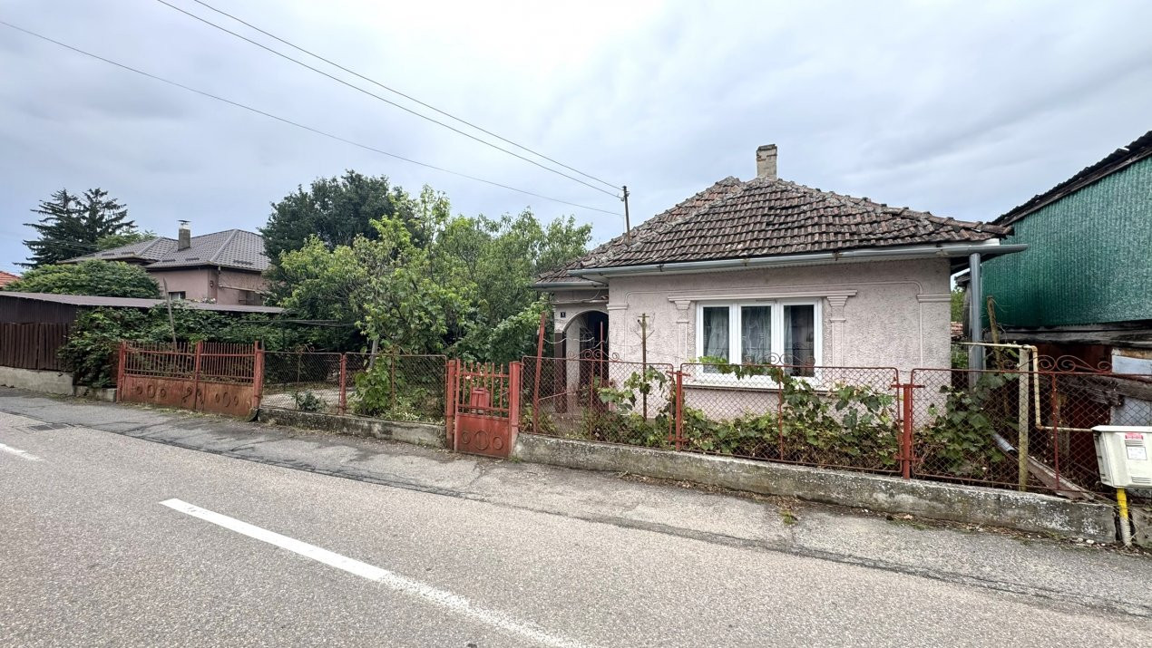 Casă 3 camere,Teren 450 mp Str. N. Grigorescu Nr.1-Carei- Comision 0% cumpărător