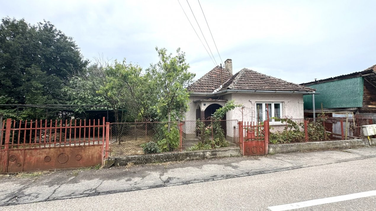 Casă 3 camere,Teren 450 mp Str. N. Grigorescu Nr.1-Carei- Comision 0% cumpărător