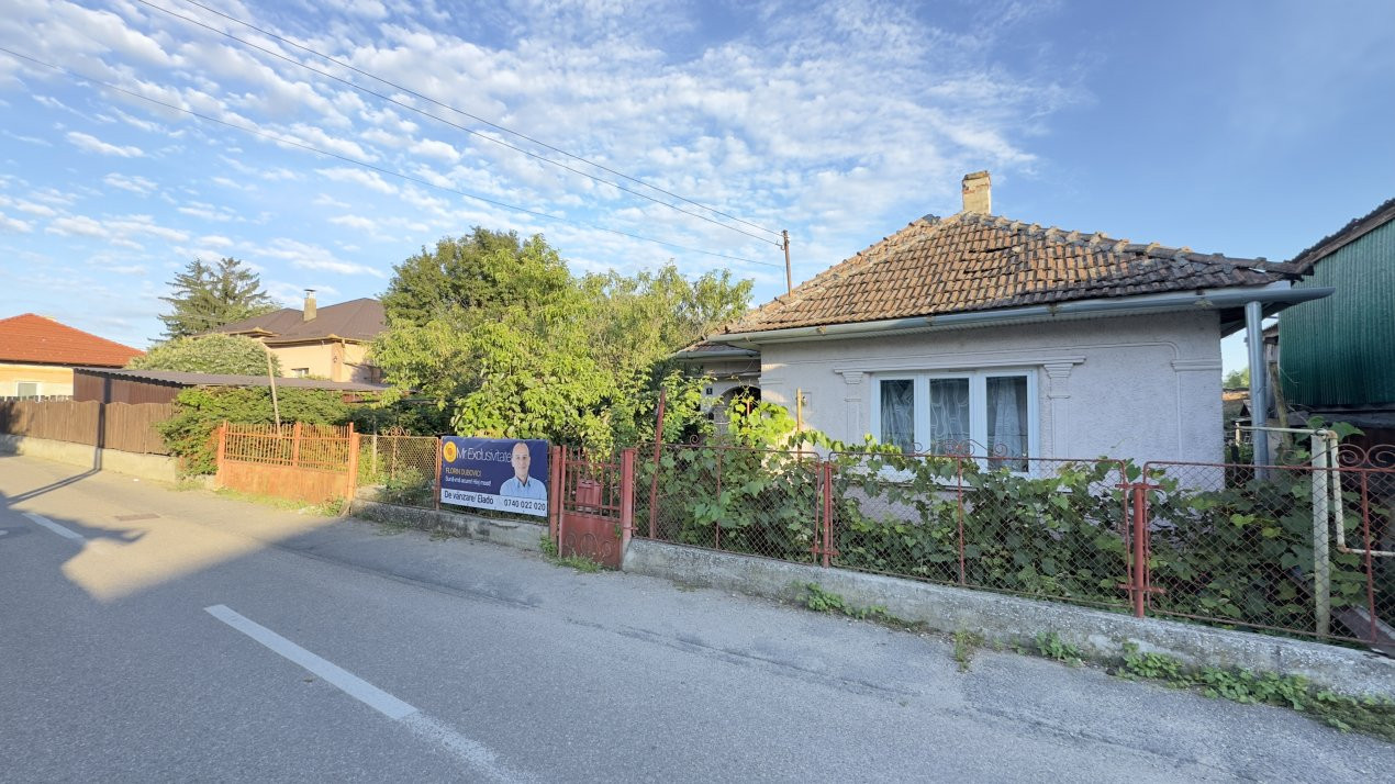 Casă 3 camere,Teren 450 mp Str. N. Grigorescu Nr.1-Carei- Comision 0% cumpărător