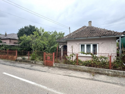 Casă 3 camere,Teren 450 mp Str. N. Grigorescu Nr.1-Carei- Comision 0% cumpărător