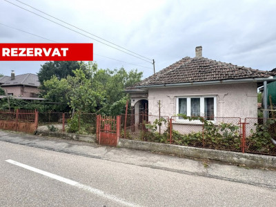 Casă 3 camere,Teren 450 mp Str. N. Grigorescu Nr.1-Carei- Comision 0% cumpărător