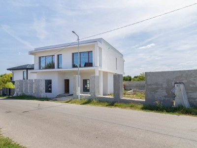 Vila modernă P+1 cu piscină și teren generos – Corbeanca, str. Laguna Albastra