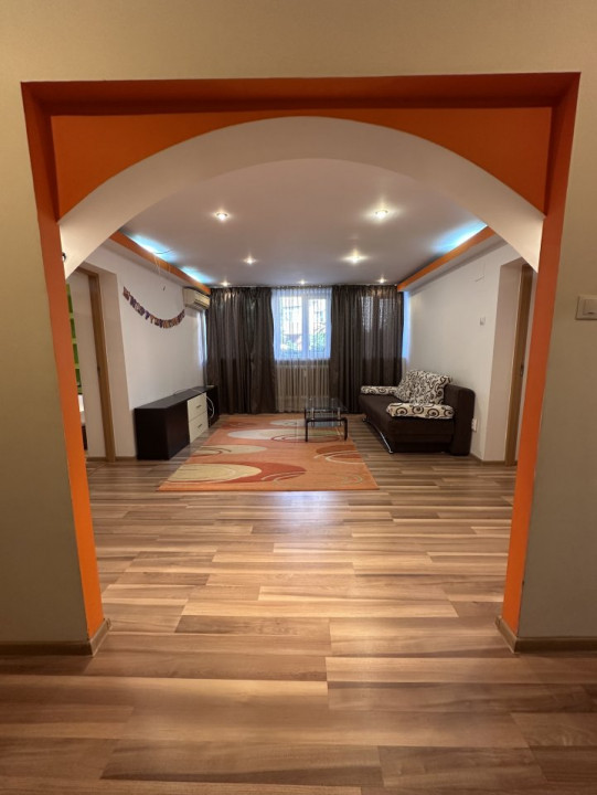 Apartament cu 3 camere la parter, cartier George Enescu