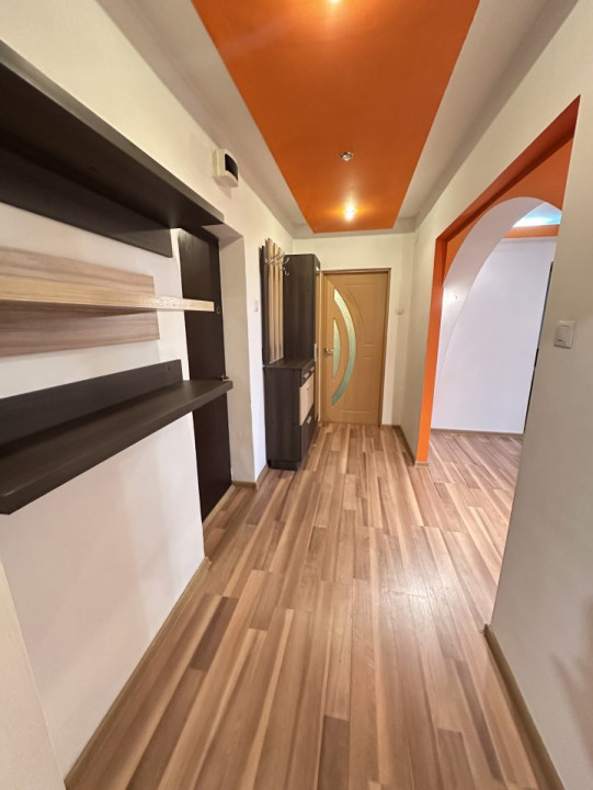 Apartament cu 3 camere la parter, cartier George Enescu