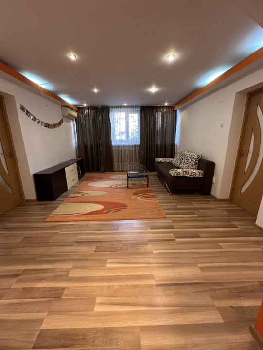 Apartament cu 3 camere la parter, cartier George Enescu