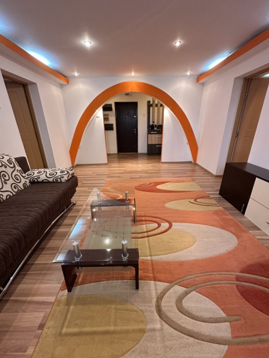 Apartament cu 3 camere la parter, cartier George Enescu
