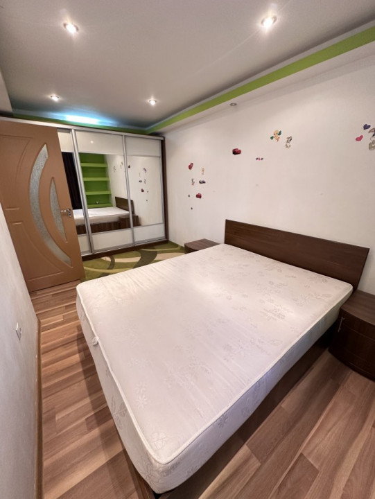 Apartament cu 3 camere la parter, cartier George Enescu