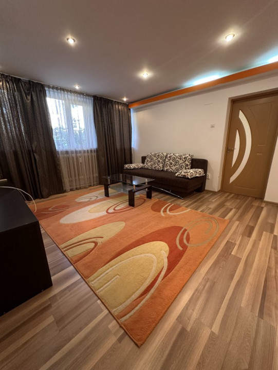 Apartament cu 3 camere la parter, cartier George Enescu