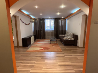 Apartament cu 3 camere la parter, cartier George Enescu