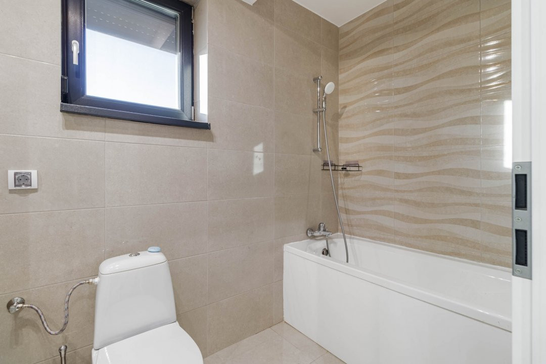 Duplex modern de închiriat cu loc de parcare si curte privata Straulesti 