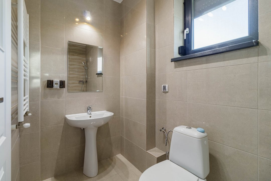 Duplex modern de închiriat cu loc de parcare si curte privata Straulesti 