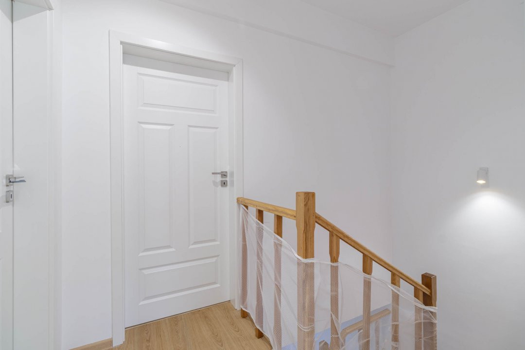 Duplex modern de închiriat cu loc de parcare si curte privata Straulesti 