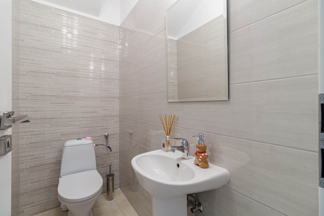 Duplex modern de închiriat cu loc de parcare si curte privata Straulesti 